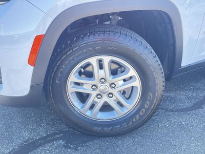 2022 Jeep Grand Cherokee Laredo 4x4