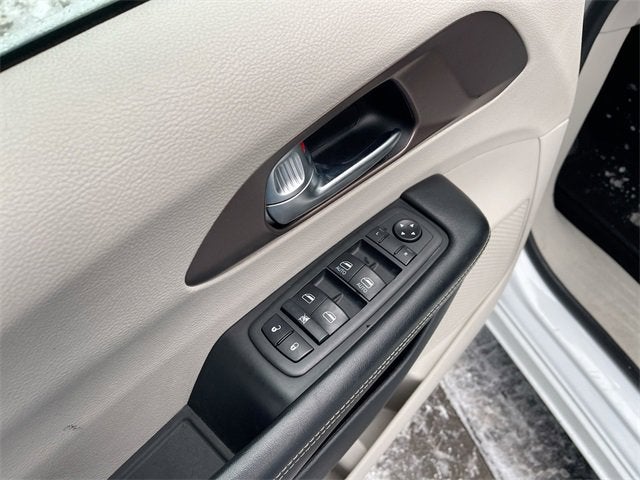 2020 Chrysler Voyager LXI