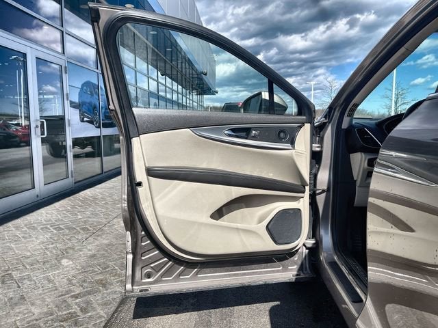 2019 Lincoln Nautilus Select