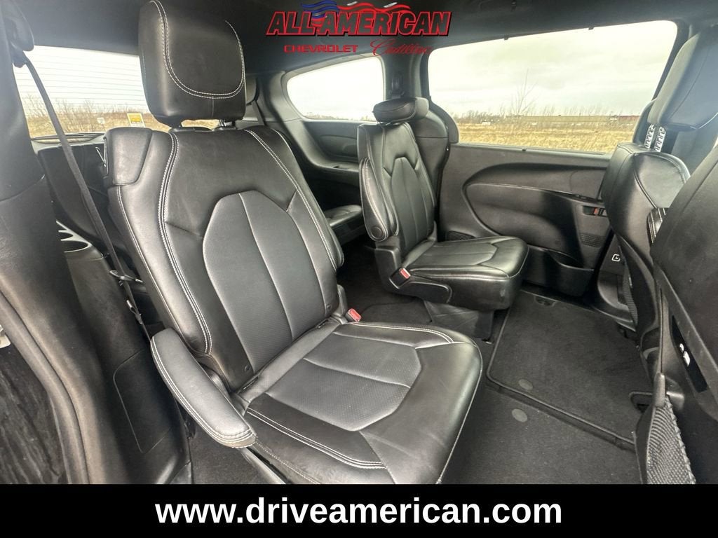 2025 Chrysler Pacifica Select