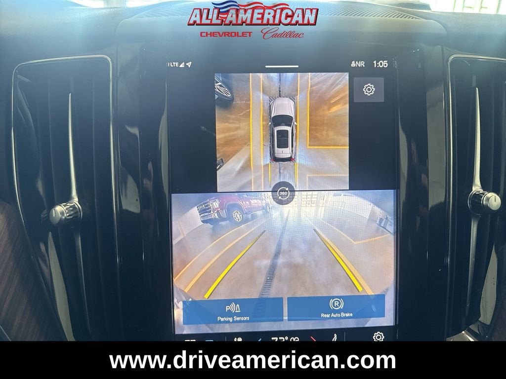 2024 Volvo XC60 Plus Dark Theme