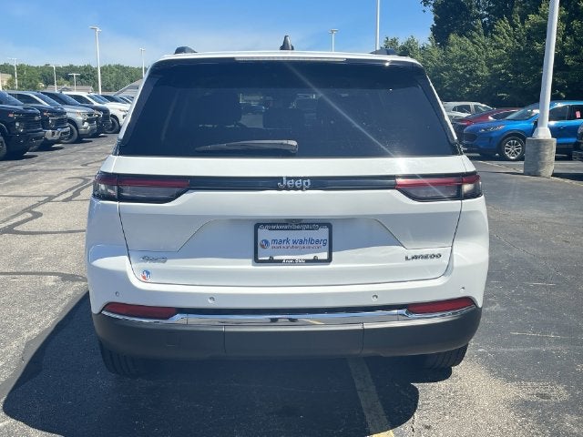 2022 Jeep Grand Cherokee Laredo 4x4