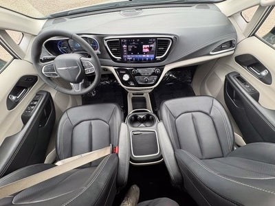 2024 Chrysler Pacifica Hybrid Select