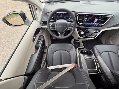 2024 Chrysler Pacifica Hybrid Select