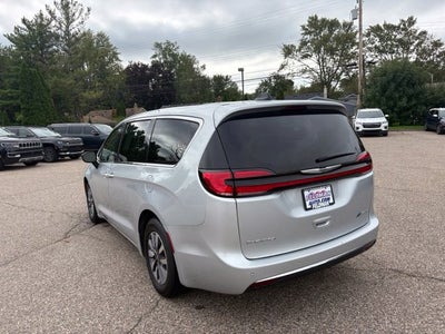 2024 Chrysler Pacifica Hybrid Select