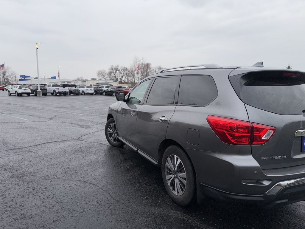 2019 Nissan Pathfinder Base