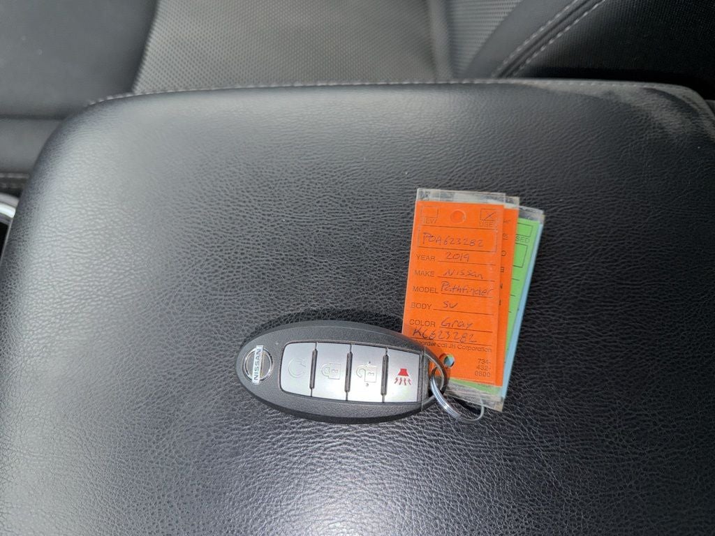2019 Nissan Pathfinder Base