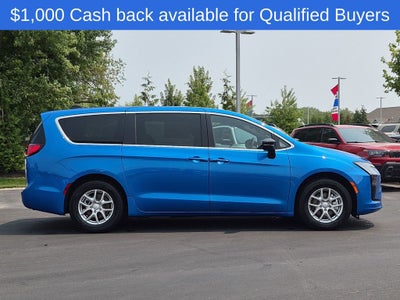 2027 Chrysler Pacifica Select