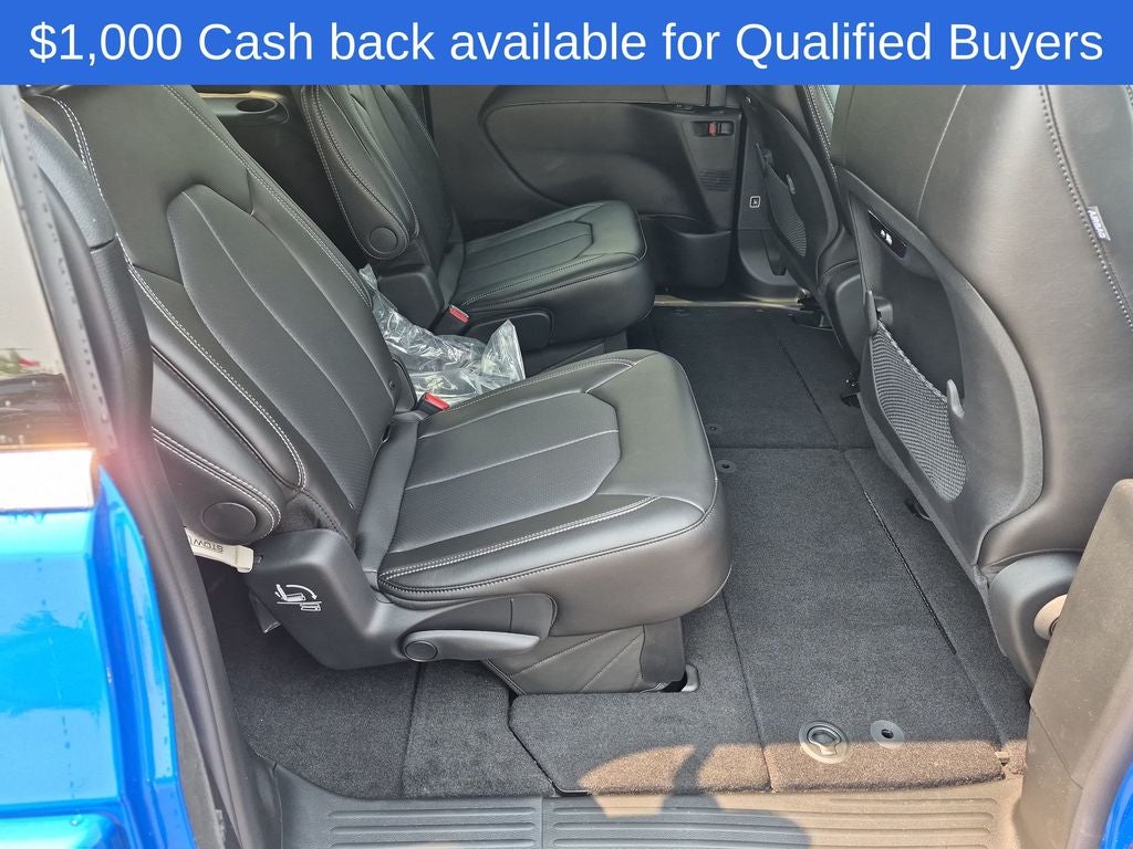 2027 Chrysler Pacifica Select