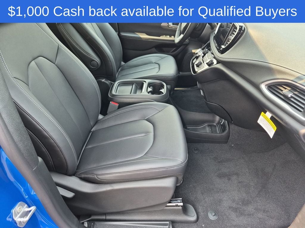 2027 Chrysler Pacifica Select