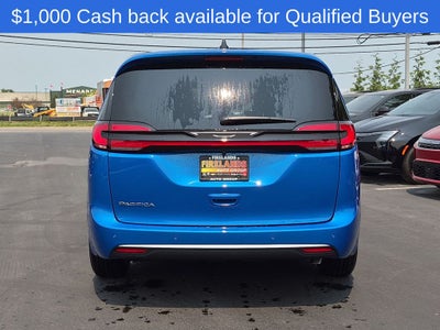 2027 Chrysler Pacifica Select