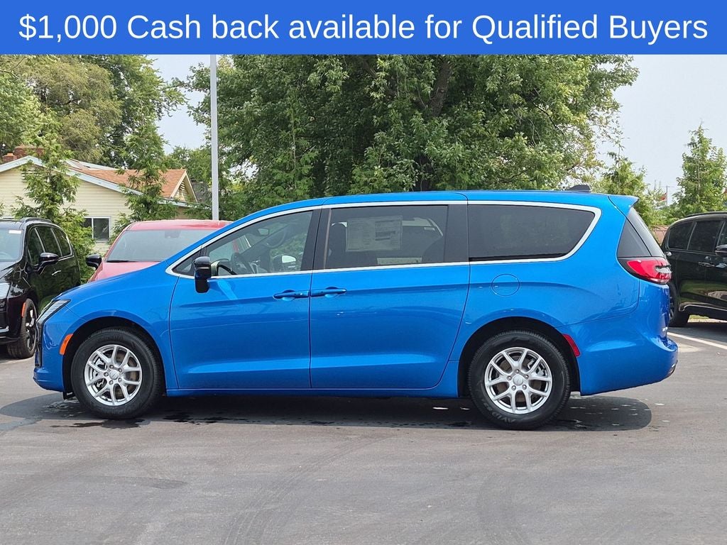 2027 Chrysler Pacifica Select