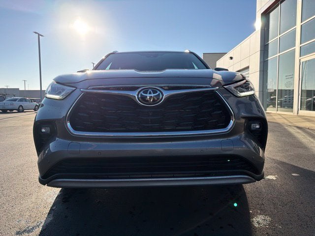 2026 Toyota Highlander Hybrid Platinum