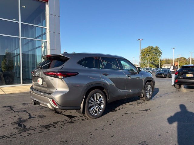 2026 Toyota Highlander Hybrid Platinum