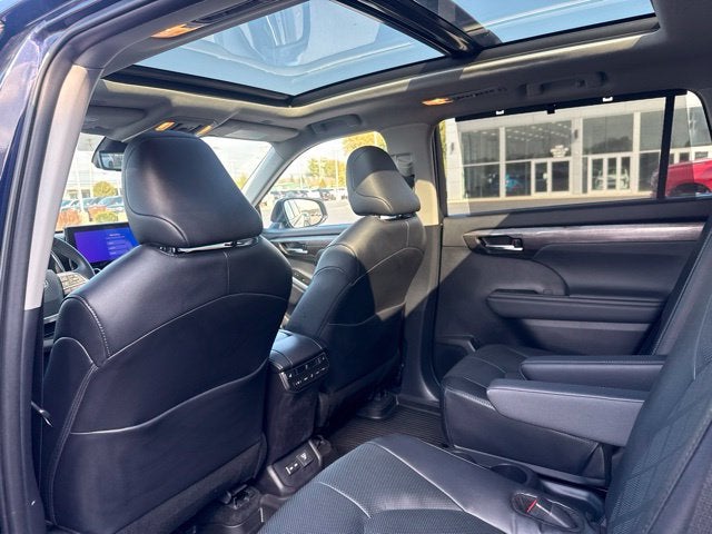 2025 Toyota Highlander Hybrid Platinum