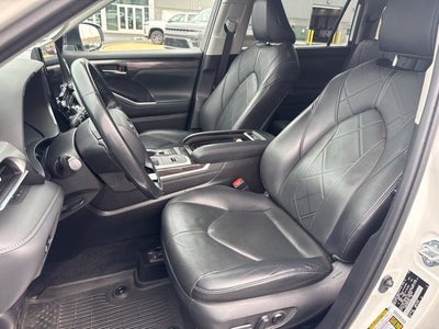 2021 Toyota Highlander Hybrid Platinum