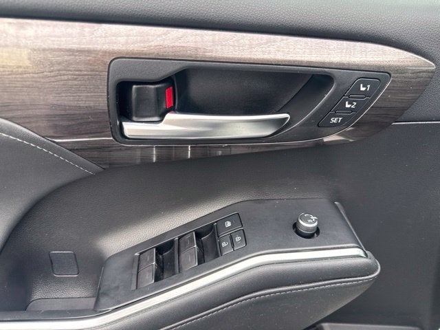 2021 Toyota Highlander Hybrid Platinum