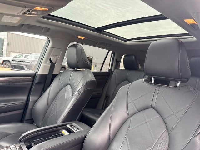 2021 Toyota Highlander Hybrid Platinum
