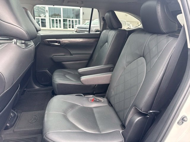 2021 Toyota Highlander Hybrid Platinum