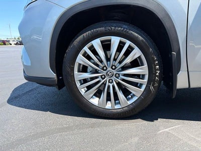 2025 Toyota Highlander Platinum