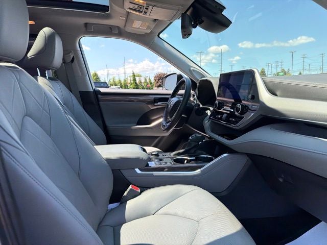 2025 Toyota Highlander Platinum