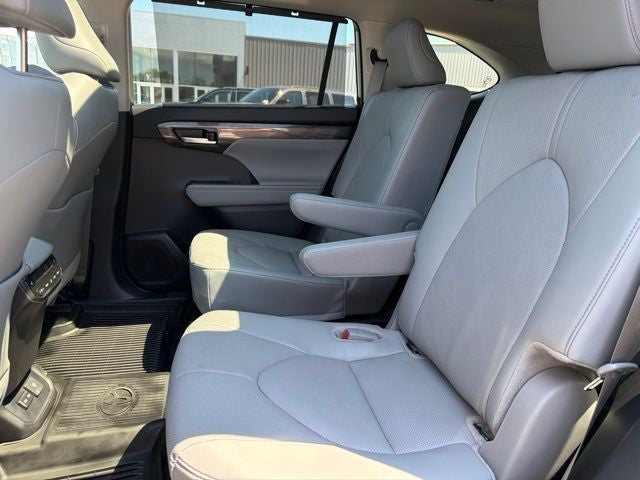 2025 Toyota Highlander Platinum