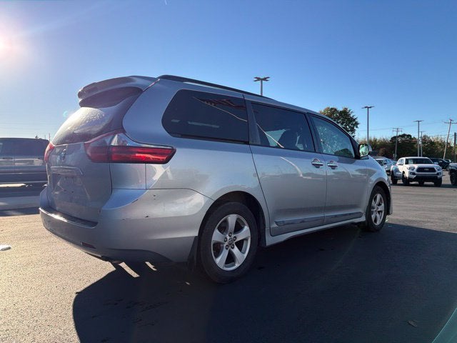 2020 Toyota Sienna LE