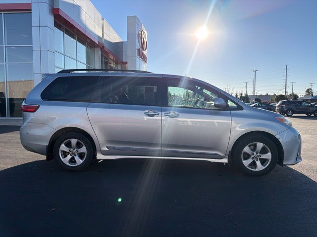 2020 Toyota Sienna LE
