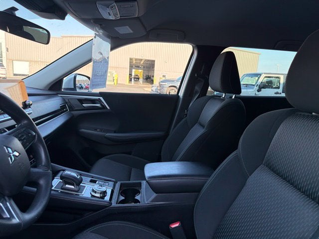 2022 Mitsubishi Outlander ES