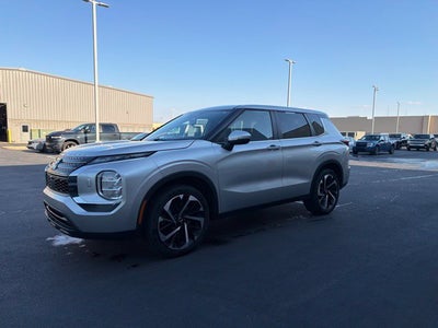 2022 Mitsubishi Outlander ES