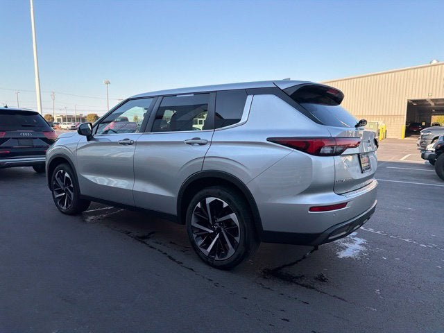 2022 Mitsubishi Outlander ES