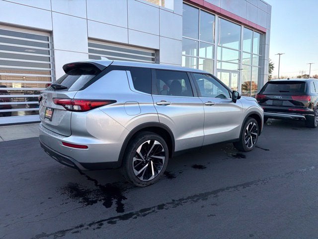 2022 Mitsubishi Outlander ES