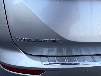 2022 Mitsubishi Outlander ES