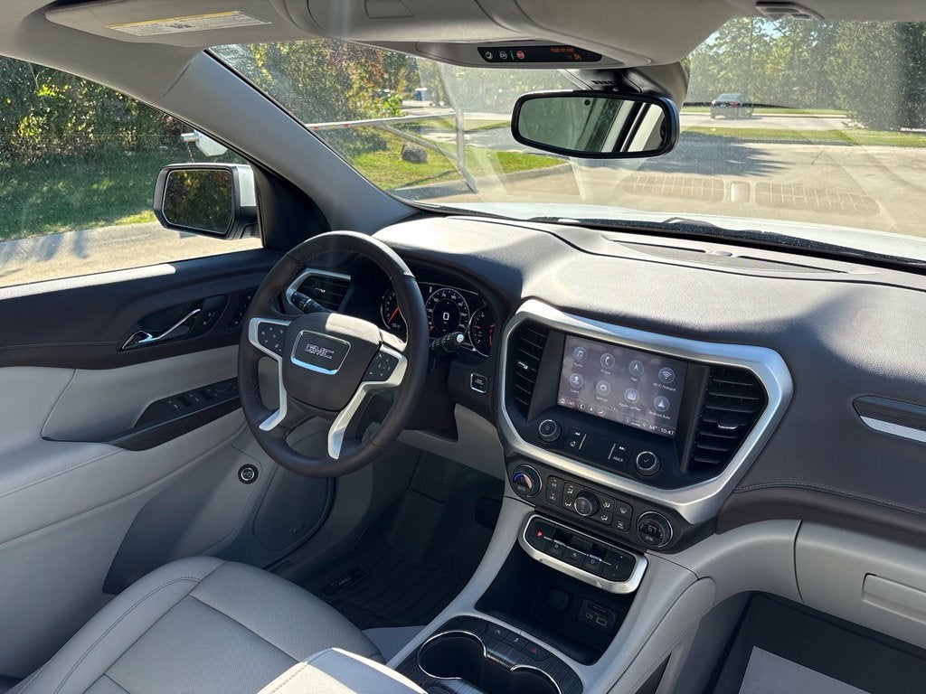2023 GMC Acadia SLT