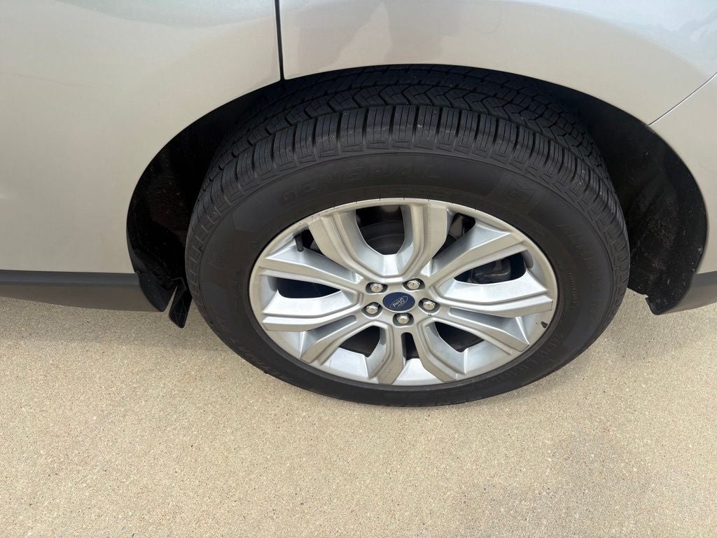 2022 Ford Edge Titanium
