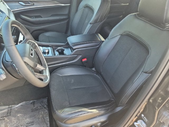 2026 Jeep Grand Cherokee Altitude
