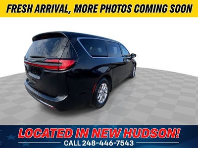 2025 Chrysler Pacifica Select