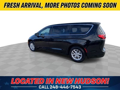 2025 Chrysler Pacifica Select