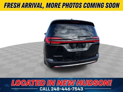 2025 Chrysler Pacifica Select