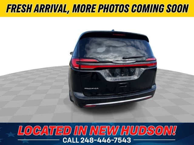 2025 Chrysler Pacifica Select