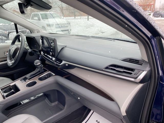 2022 Toyota Sienna XLE 7 Passenger