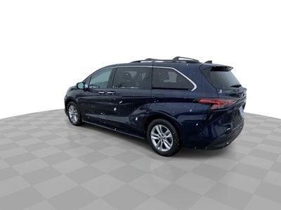 2022 Toyota Sienna XLE 7 Passenger