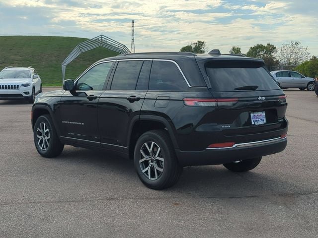 2027 Jeep Grand Cherokee GRAND CHEROKEE LAREDO X 4X4