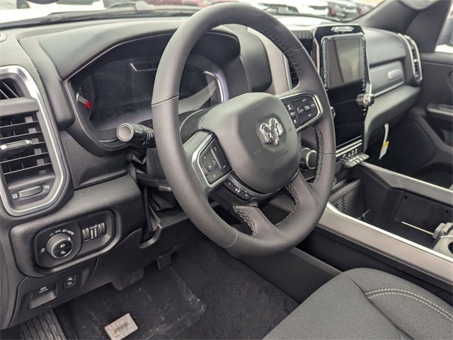 2025 RAM 1500 RAM 1500 BIG HORN CREW CAB 4X4 5'7' BOX