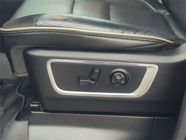 2019 RAM 1500 Laramie Crew Cab 4x4 5'7' Box