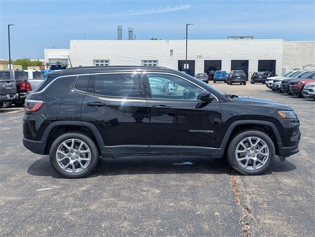 2024 Jeep Compass Latitude Lux FWD
