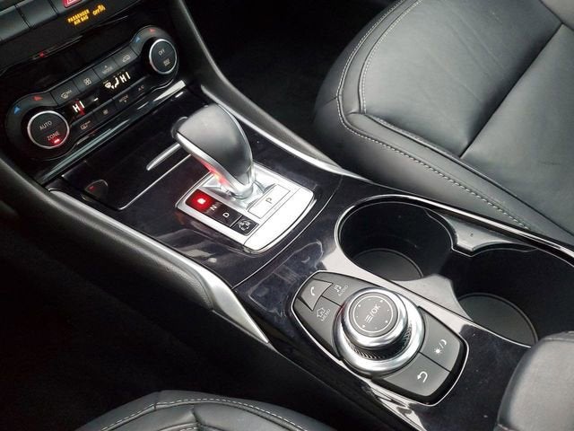 2017 INFINITI QX30 Premium