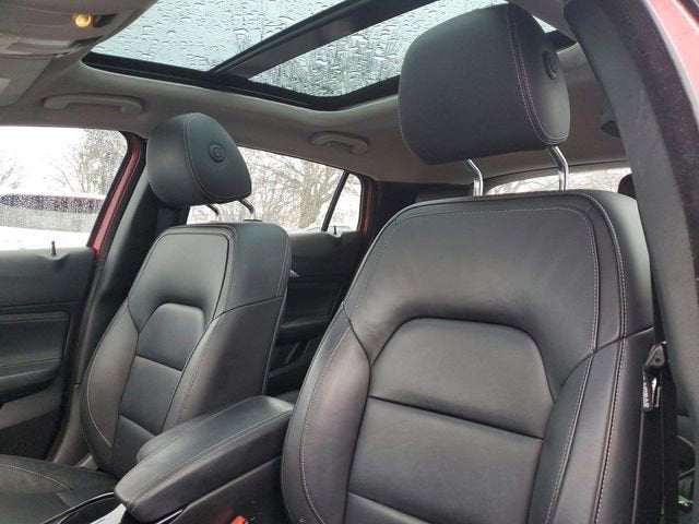 2017 INFINITI QX30 Premium