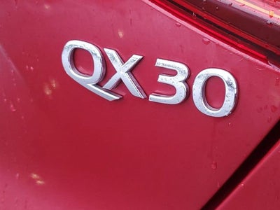 2017 INFINITI QX30 Premium