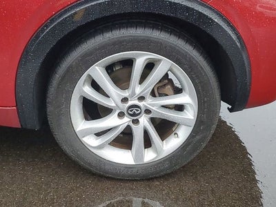 2017 INFINITI QX30 Premium